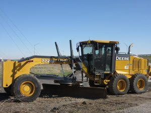 Грейдер John Deere 772GP