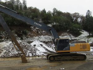 Длиннорукий экскаватор John Deere 350G